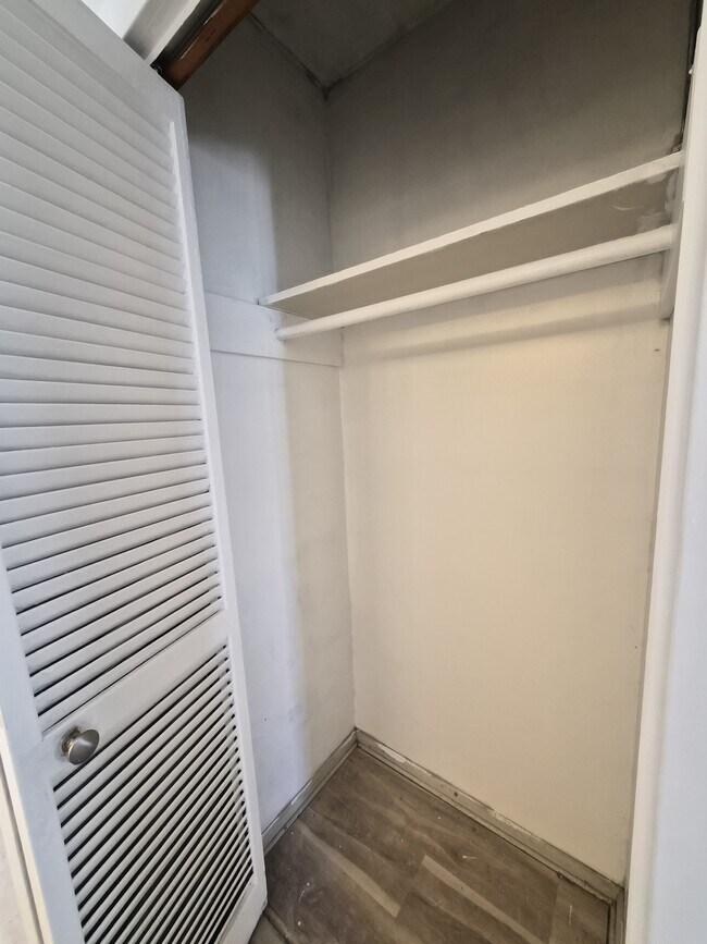 Building Photo - 5309 W Hill Dr