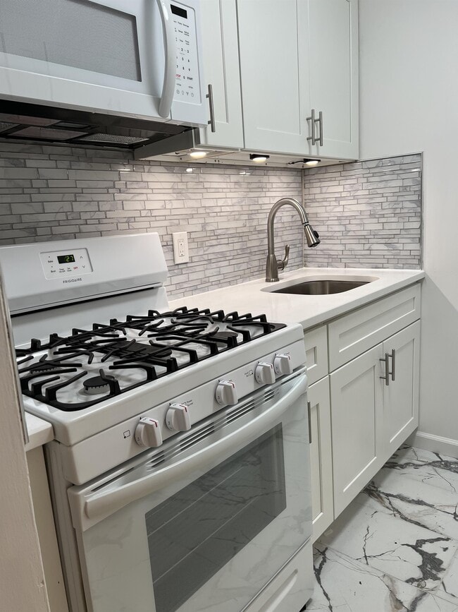 Primary Photo - 9B Hemlock Dr