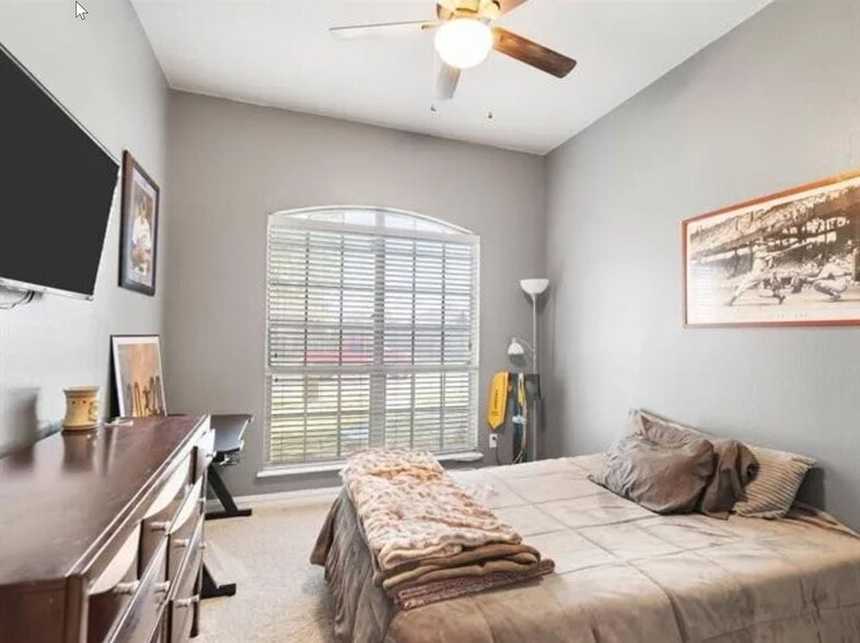 Building Photo - 1052 Lufkin Ln