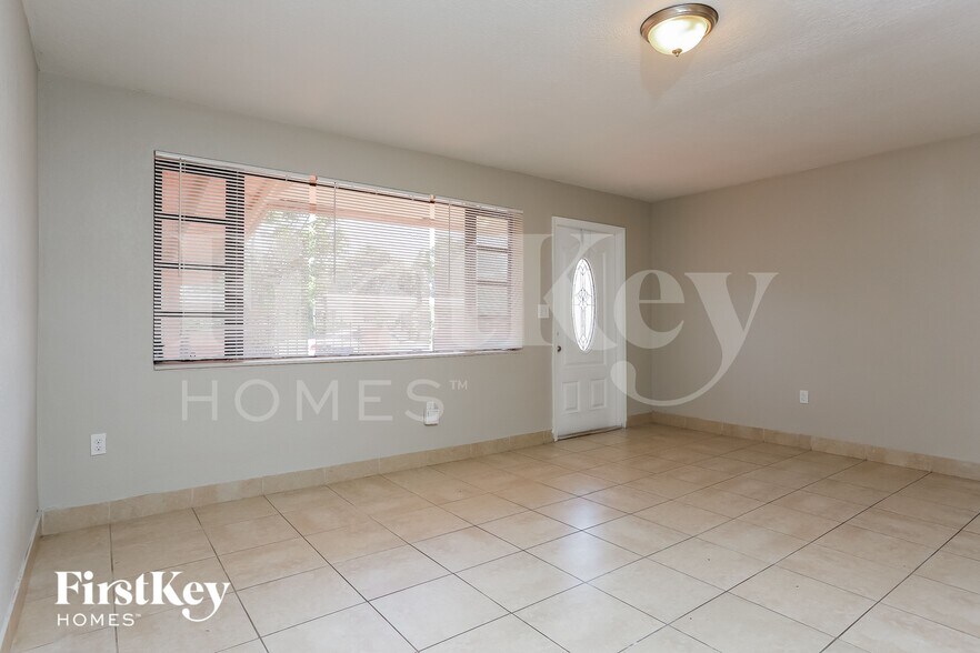 Building Photo - 731 NW 175th Dr