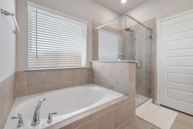 Building Photo - 1203 Cascade Hls Dr