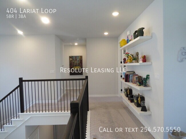 Building Photo - 404 Lariat Lp