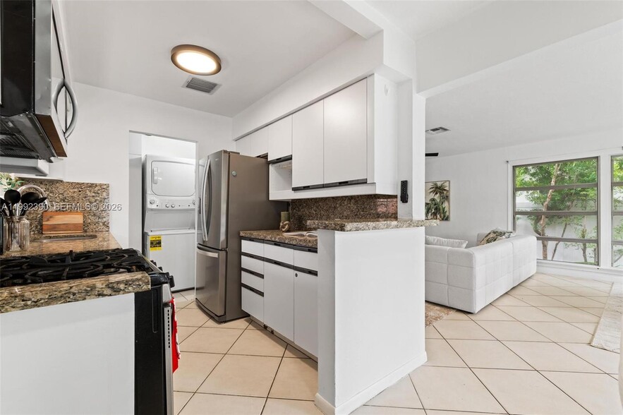 Building Photo - 1443 Hollywood Blvd