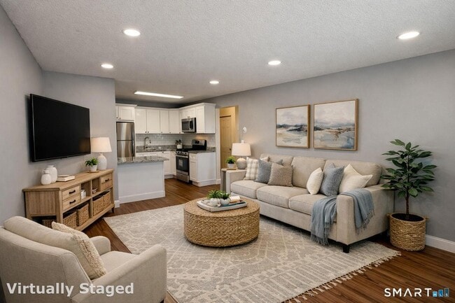 Building Photo - 1168 Main St