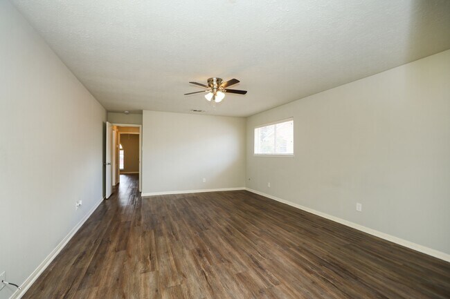 Building Photo - 815 Park Meadow Dr