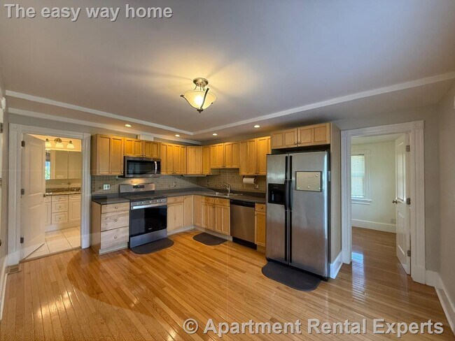 Primary Photo - 128 N Marshall St