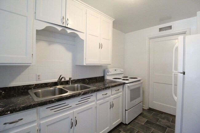 Building Photo - 1 Bedroom 1 Bath Duplex in Navy Hill Area in Olathe