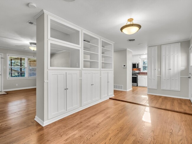 Building Photo - 3404 Cromart Ave