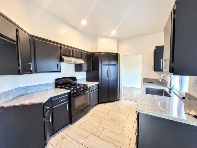 Building Photo - Pool House By Temecula Mall- Just Pure Ele...