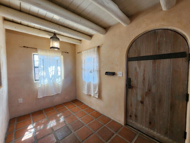 Building Photo - 1703A Jay St