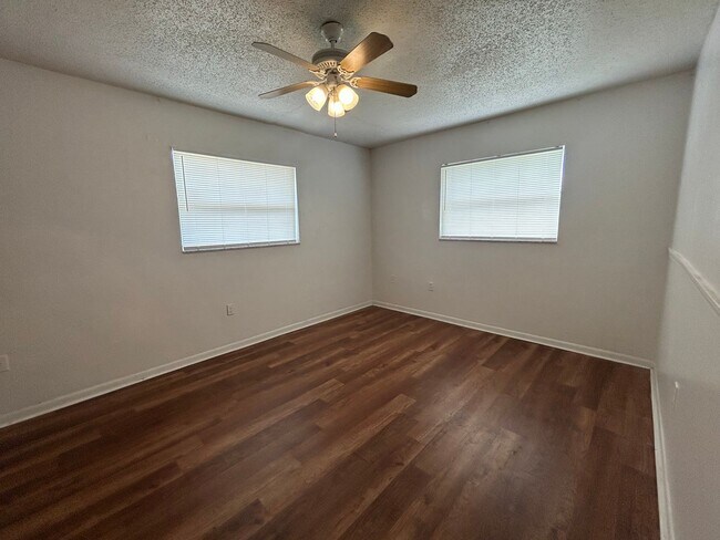 Building Photo - 1110 N Brunnell Pkwy