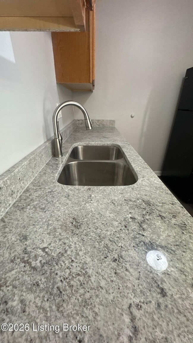 Building Photo - 6512 Six Mile Ln