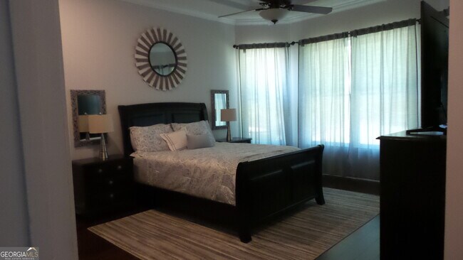 Building Photo - 206 Lake Forest Dr