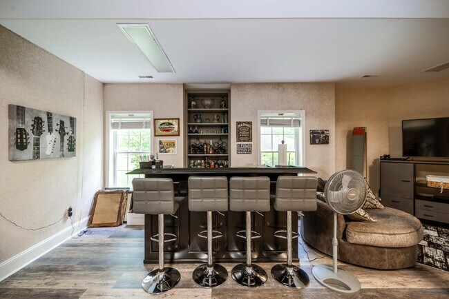 Building Photo - Beautiful home with pool | 6,000+ square feet