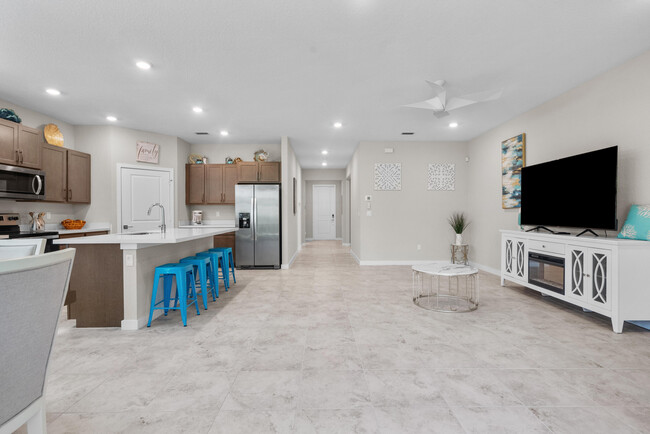 Building Photo - 4491 NW Oakleaf Ct