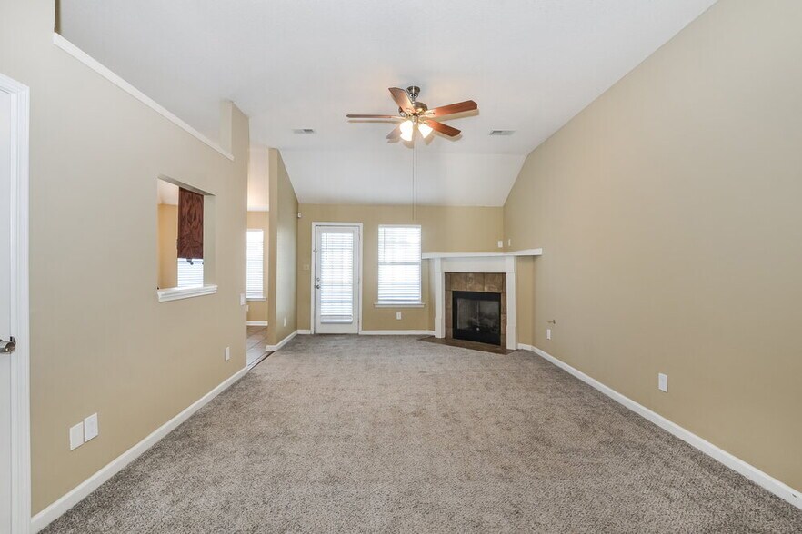 Building Photo - 7642 Fox Hunt Dr E
