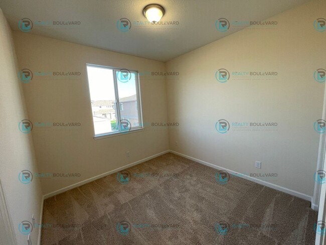 Building Photo - Luxury and Convenience Fully Equipped 3-Bedroom 2.5 Bathroom 2 Car Garage Townhome in Carson City