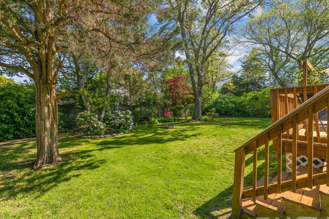 Building Photo - 46 Steamboat St