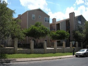 Building Photo - Winchester on West Campus - Huge 2Bd /2Ba - W/D - Reserved Parking - Fireplace - $1600