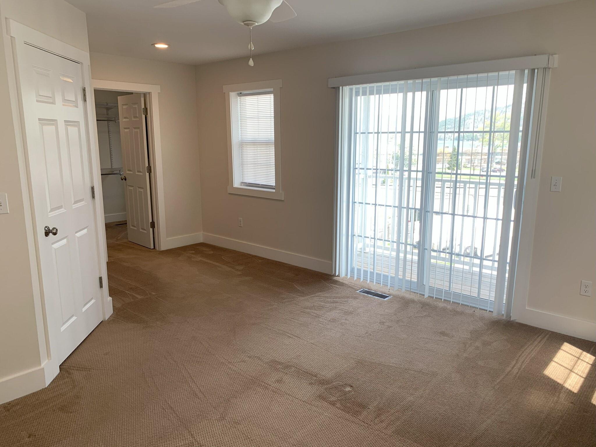 Upper-Level Master w/balcony - 41 Dieskau St
