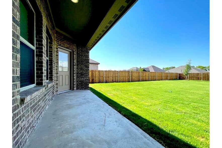 Building Photo - 2818 Diamondback Dr