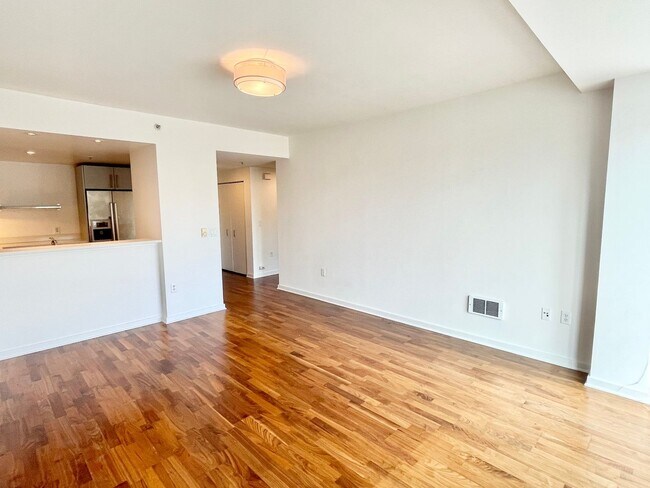 Building Photo - Full Service Luxury Living w/City Views, I...