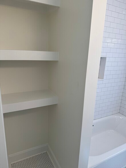 Building Photo - 630 Columbus Dr