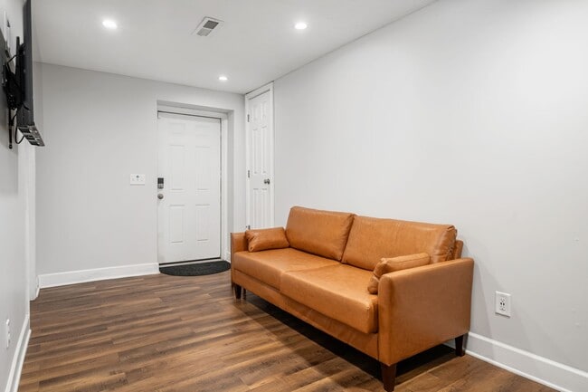 Building Photo - Beautiful 4 Bedroom in Short North