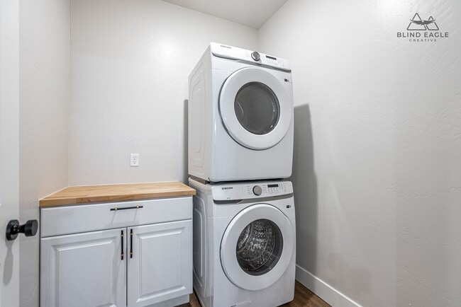 Building Photo - 7472 N Paw St