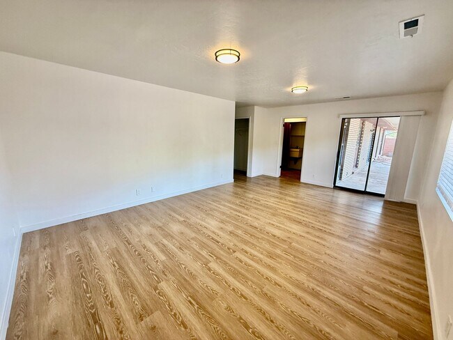 Building Photo - 2980 S Bloomington Dr W