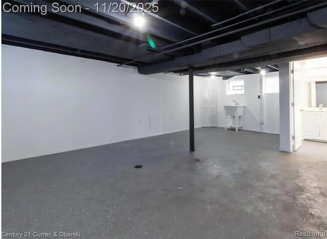 Building Photo - 279 Manistique St