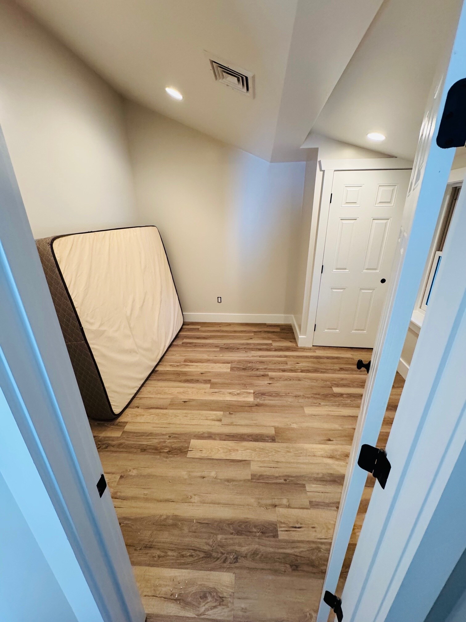 Building Photo - 34 Church St