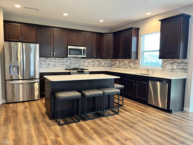 Building Photo - 5656 Grosbeak Dr