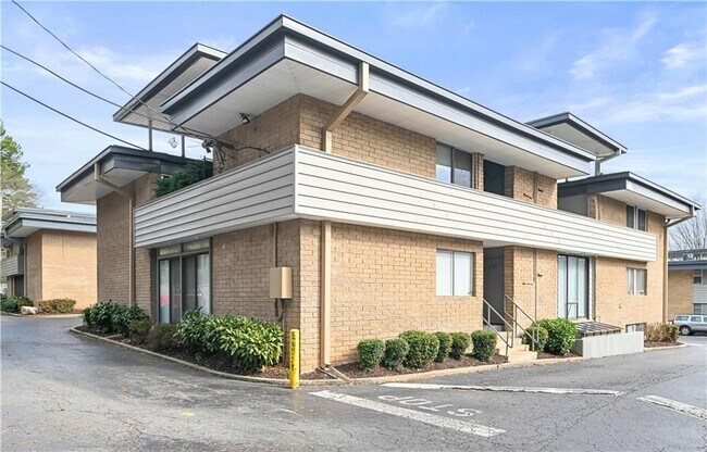 Building Photo - 4300 Roswell Rd NE