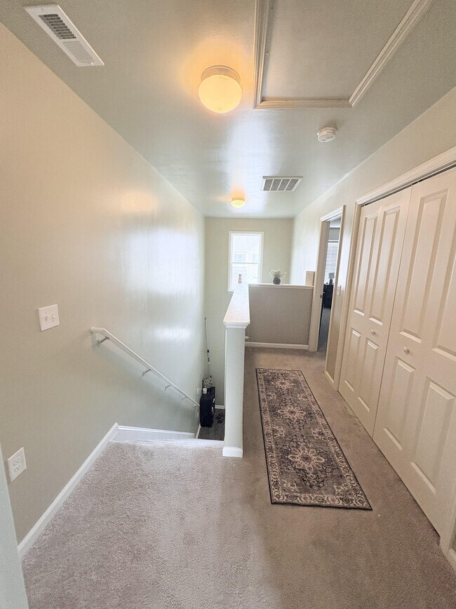 Building Photo - 456 Sullivan Loop Rd