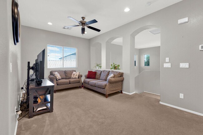 Building Photo - Stylish Home with Loft, Den, Great Room & ...