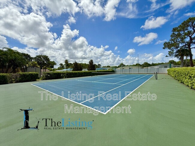Building Photo - 2131 Ridge Rd S