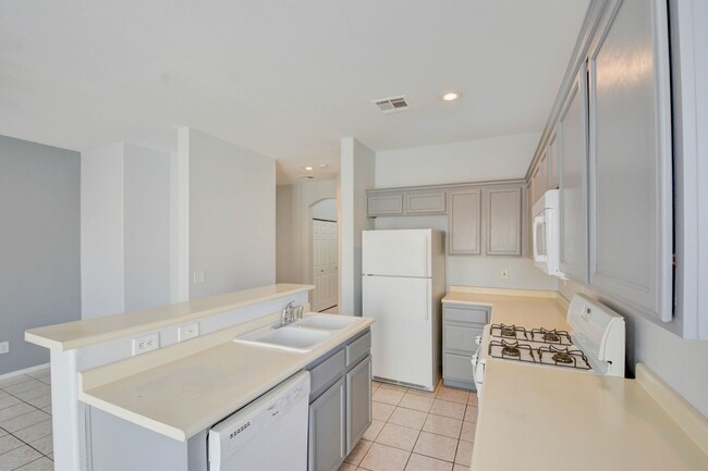 Building Photo - BEAUTIFUL 2 STORY SINGLE FAMILY HOME WITH ...