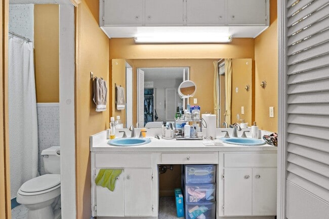 Building Photo - 204 Ruby Hubbard Way