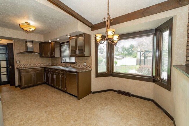 Building Photo - Prairie Lane Estates 3 bedroom ranch with spacious rooms and amenities beyond your imagination