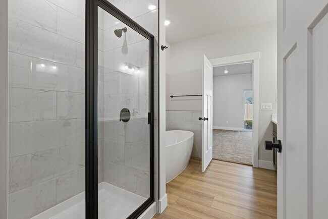 Building Photo - LEASE TAKE OVER PLEASE CALL TENANTS BRITTNEY 480-868-7733 OR Gunner Norton 480-450-0666 -FOR THIS...