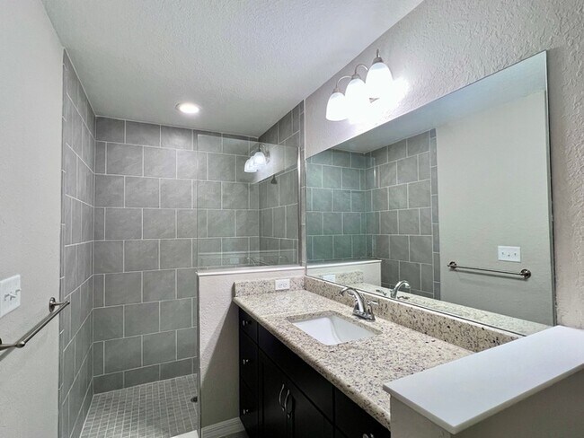 Building Photo - Stylish 3BR/2BA Home with Open Layout & Hi...