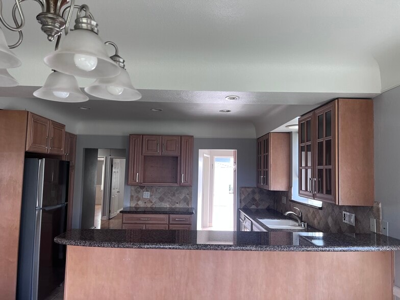 Kitchen - 1930 W Redondo Beach Blvd
