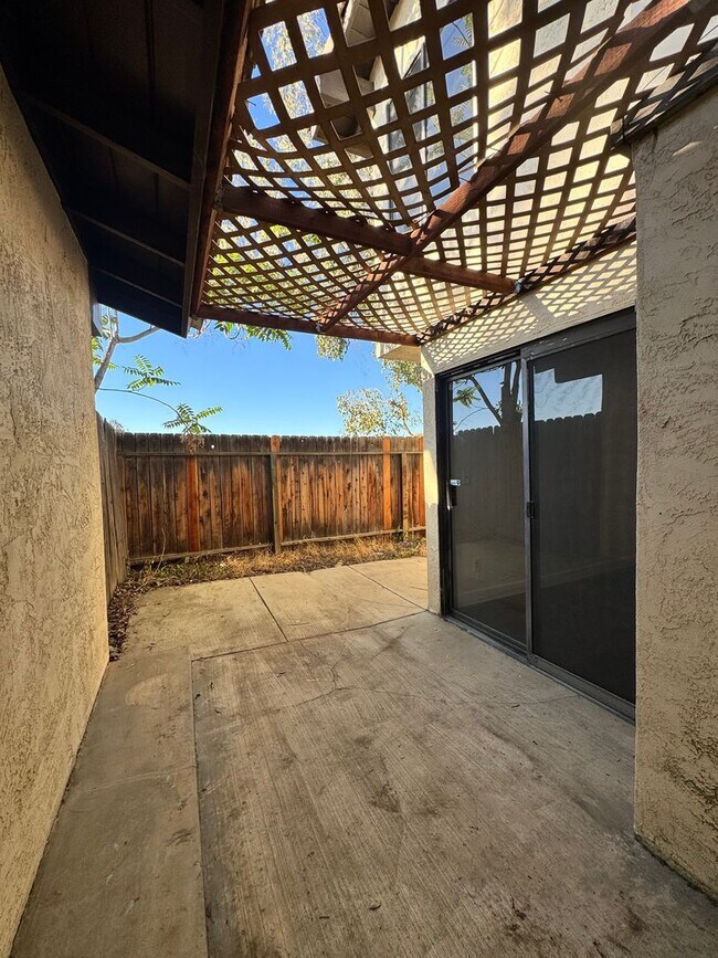Building Photo - Beautiful Condo For Rent
