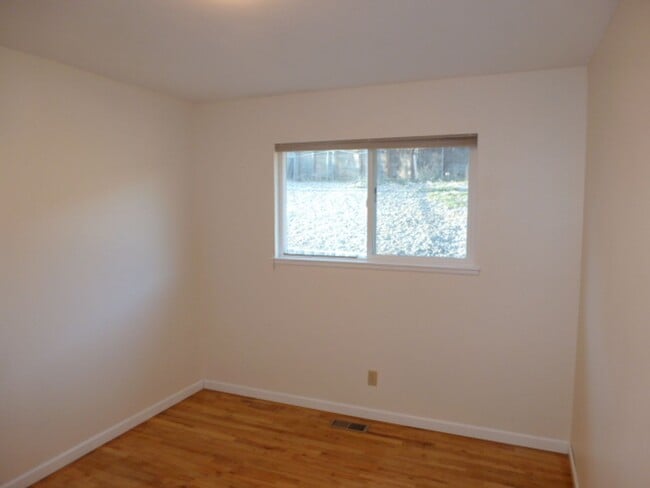 Building Photo - Four Bedroom, Two Bath, Two Car Garage Rem...