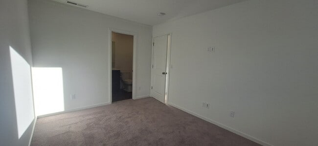 Building Photo - 3 Bedroom 2 Bathroom New build House