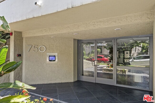 Building Photo - 750 Kings Rd