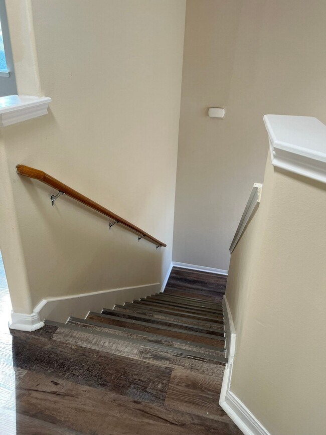 Building Photo - 21650 Falvel Sunset Ct