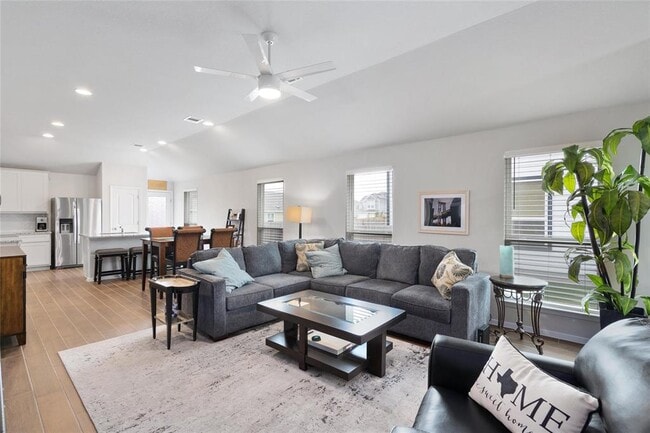 Building Photo - 208 Blue Agate Ct