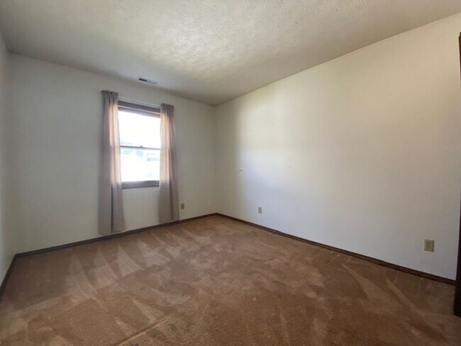 Building Photo - 5 N Chillicothe St